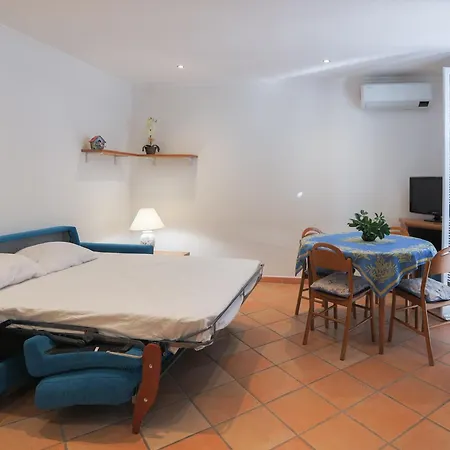 Rooftop One Bedroom Near Train Station In Apartmán *