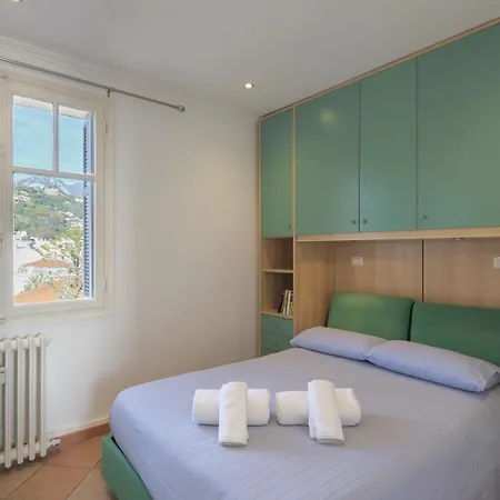 Rooftop One Bedroom Near Train Station In *