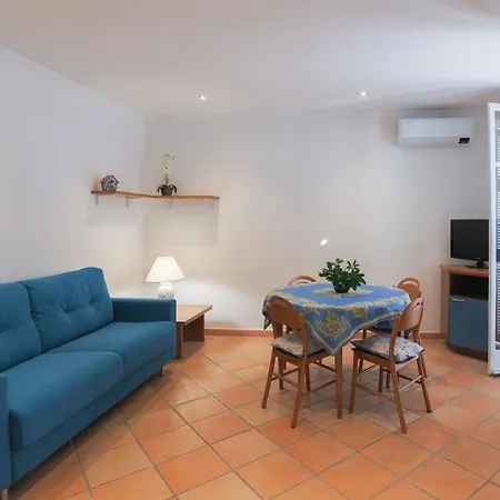 Rooftop One Bedroom Near Train Station In *