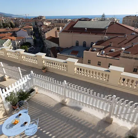 Rooftop One Bedroom Near Train Station In Apartmán